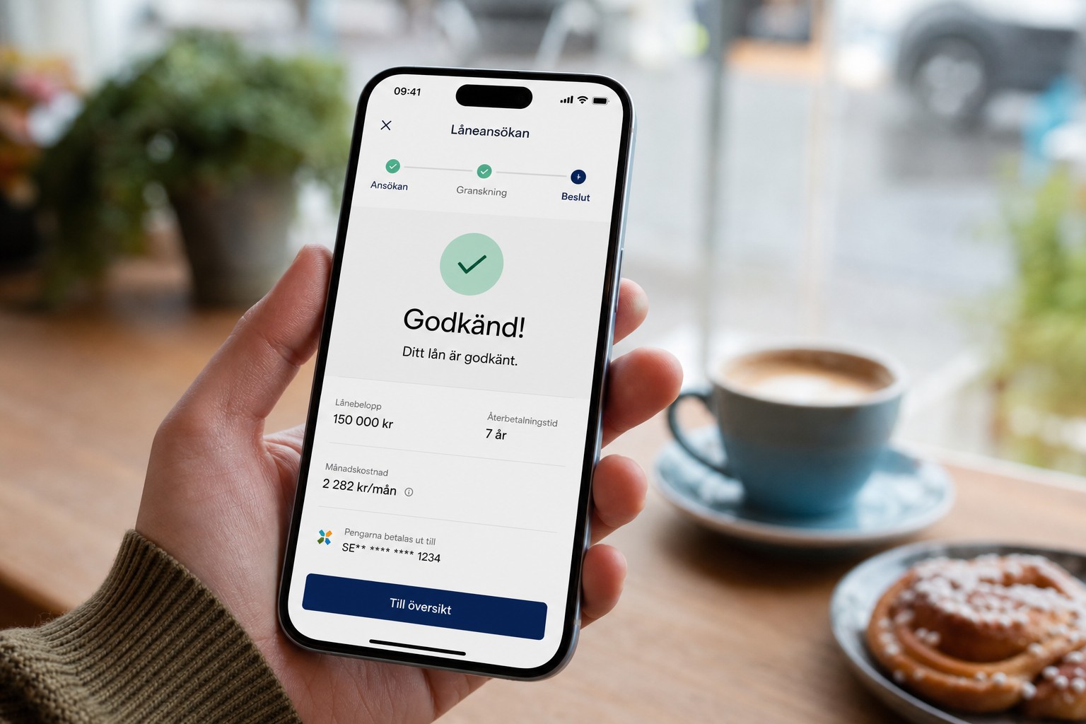 Mobil som visar godkänd låneansökan